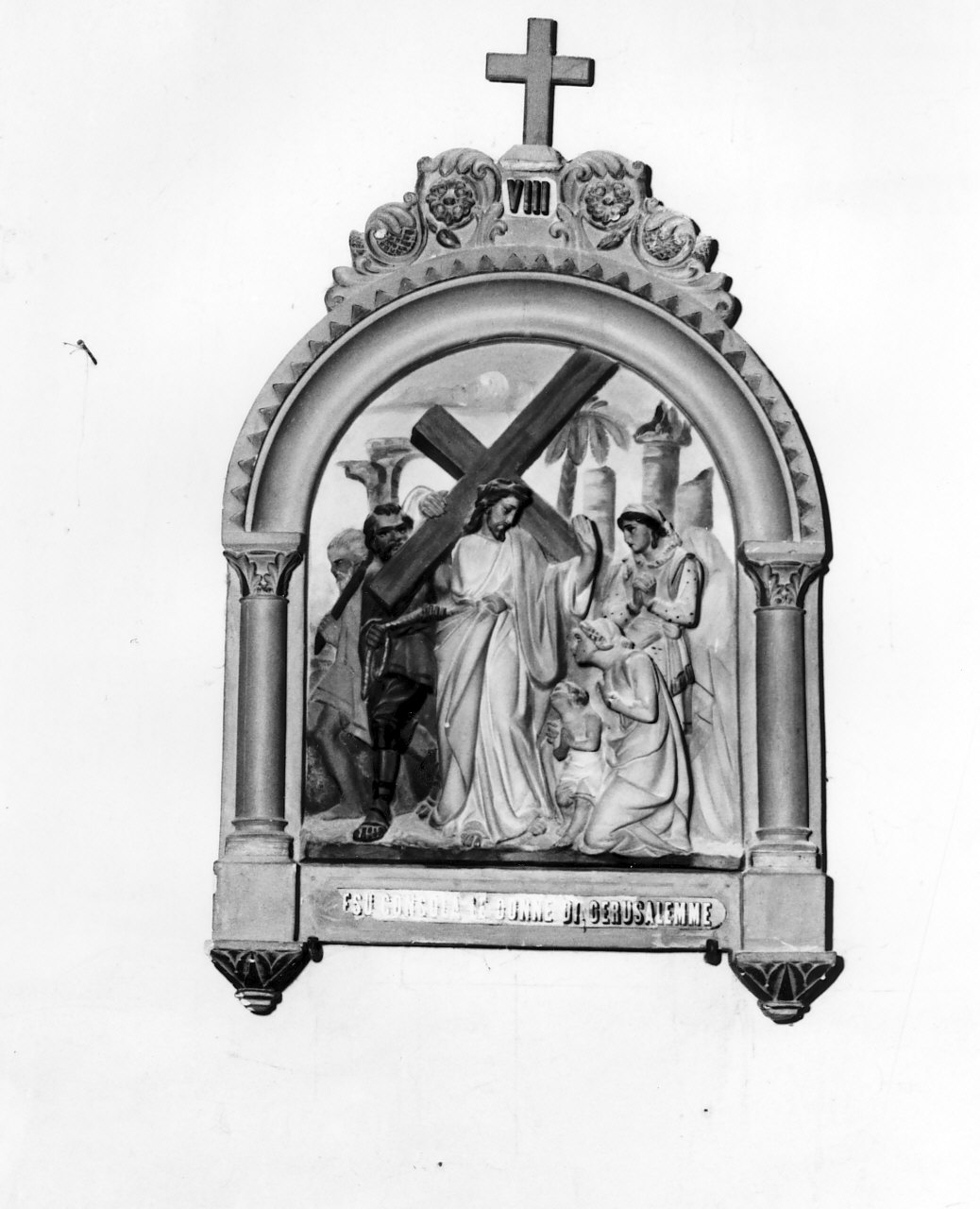 stazione VIII: Gesù consola le donne di Gerusalemme (rilievo, elemento d'insieme) - bottega Italia meridionale (sec. XIX, sec. XX)