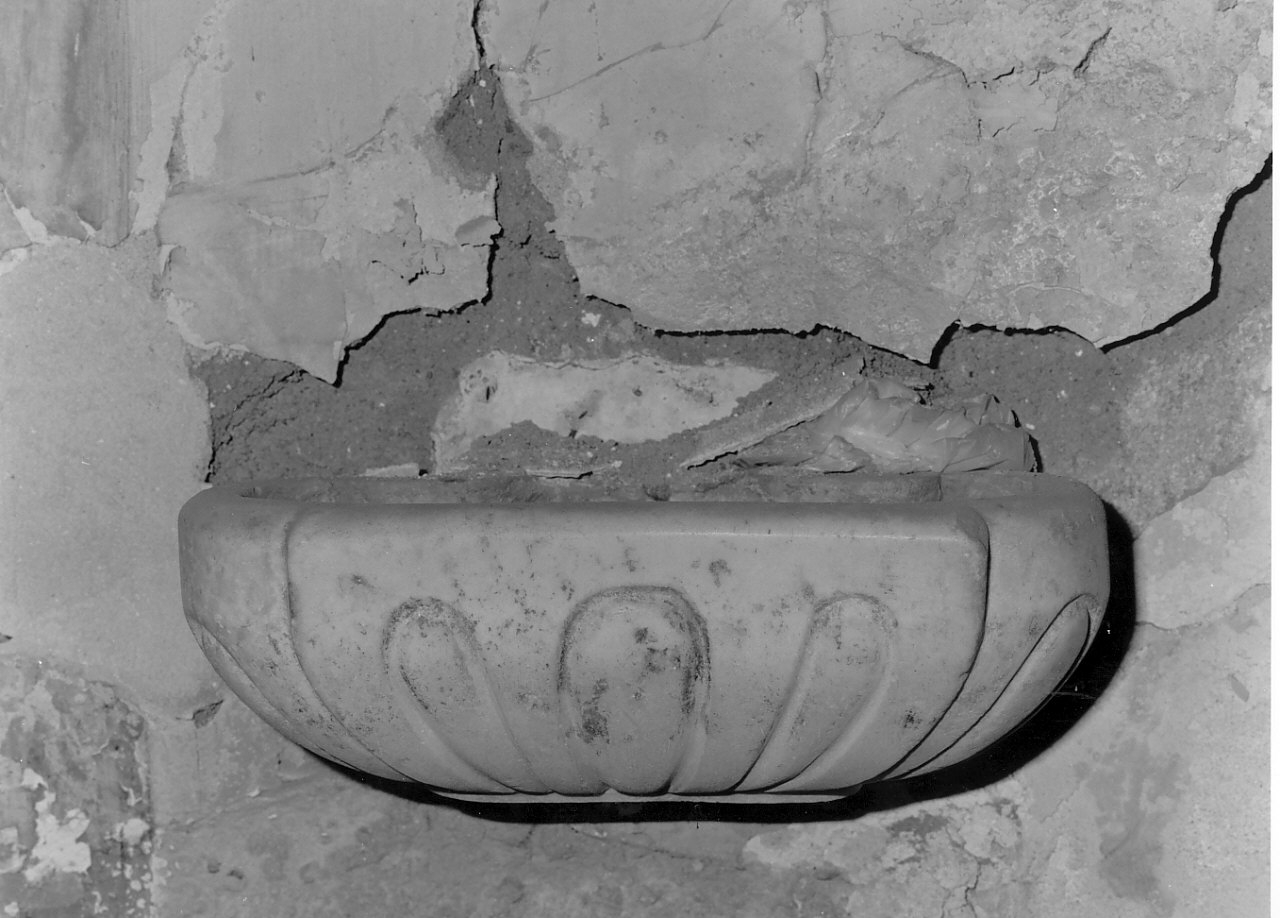 acquasantiera pensile, opera isolata - bottega Italia meridionale (sec. XIX)