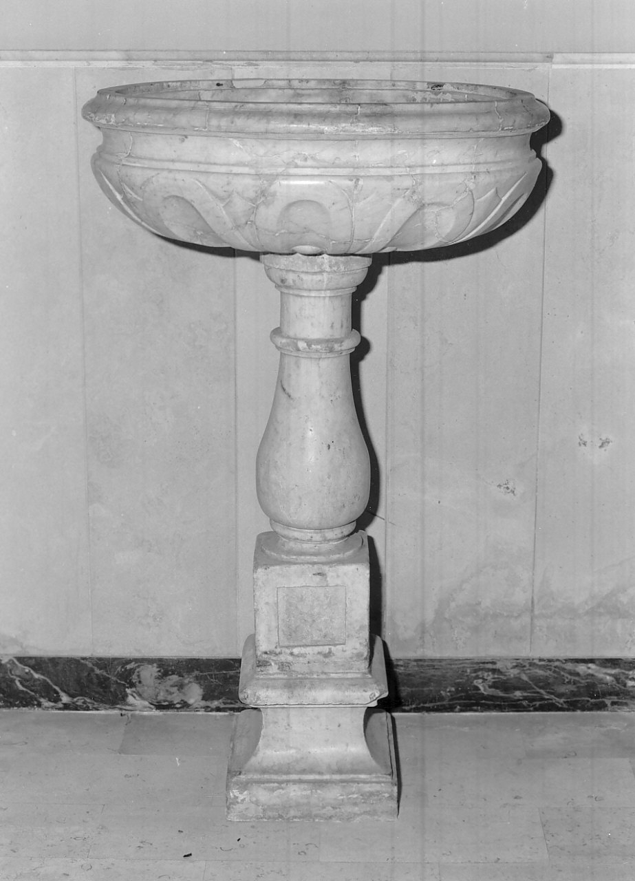 acquasantiera - a fusto, opera isolata - bottega calabrese (fine/inizio secc. XVII/ XVIII)