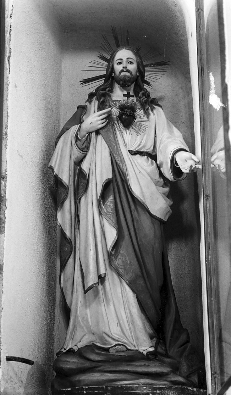 Sacro Cuore di Gesù (statua, opera isolata) di Manzo Giuseppe (sec. XX)
