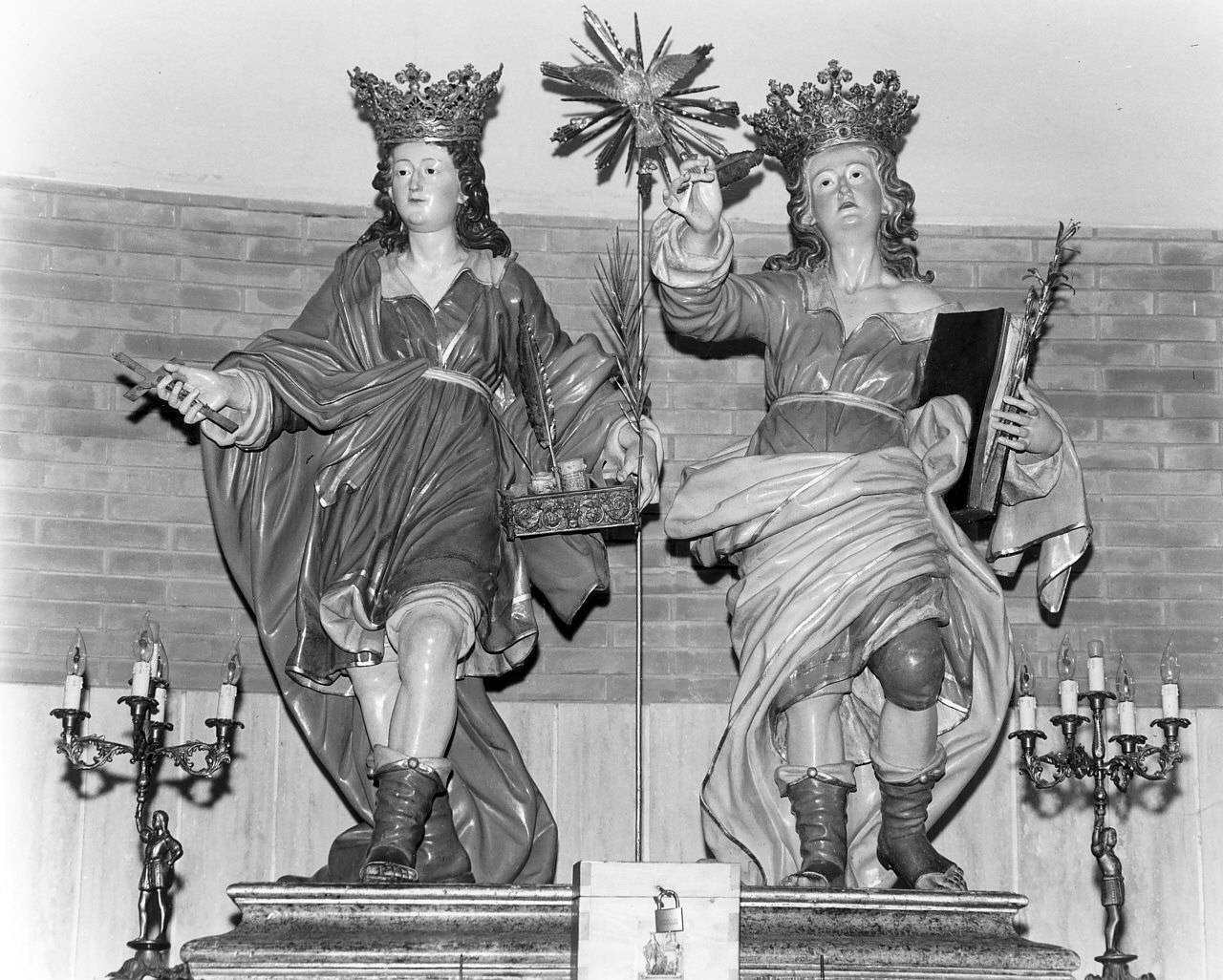 Santi Cosma e Damiano (gruppo scultoreo, opera isolata) di Zaffino Vincenzo (sec. XIX)