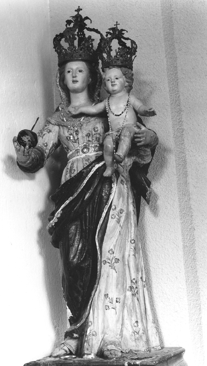Madonna delle Grazie, Madonna con Bambino (statua) - bottega Italia meridionale (sec. XV, sec. XVII)
