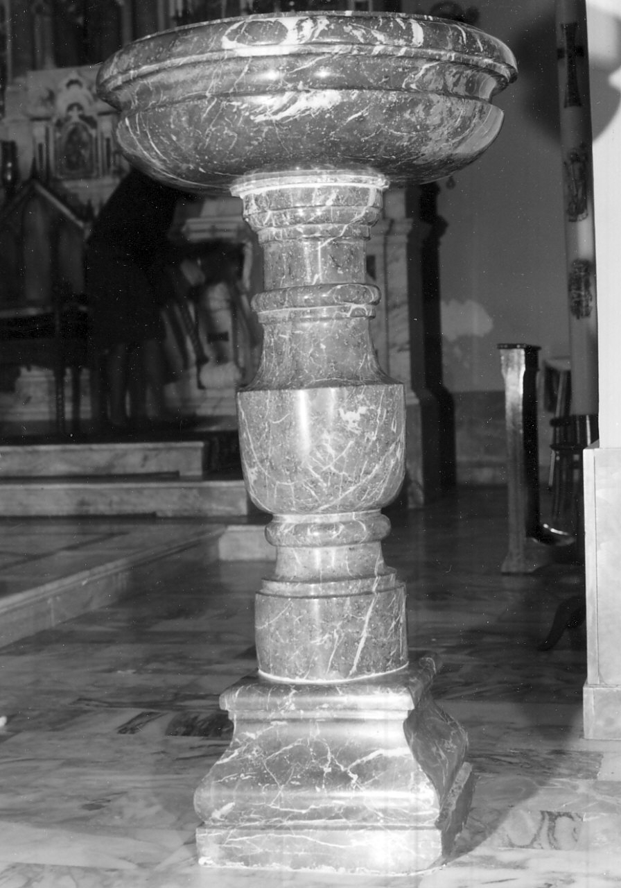 acquasantiera - a fusto - bottega Italia meridionale (sec. XVIII)