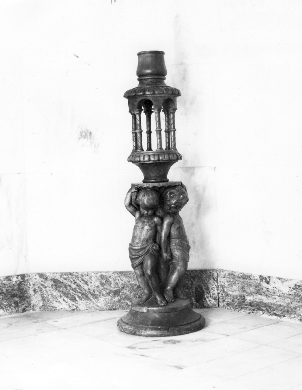 candelabro - a statuetta, opera isolata - bottega calabrese (sec. XX)