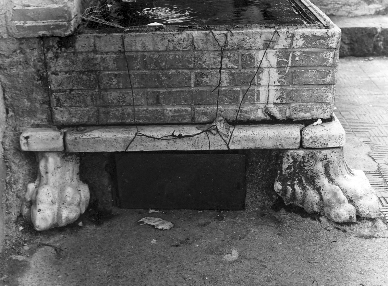 fontana - a muro, opera isolata - bottega Italia meridionale (sec. XIX)