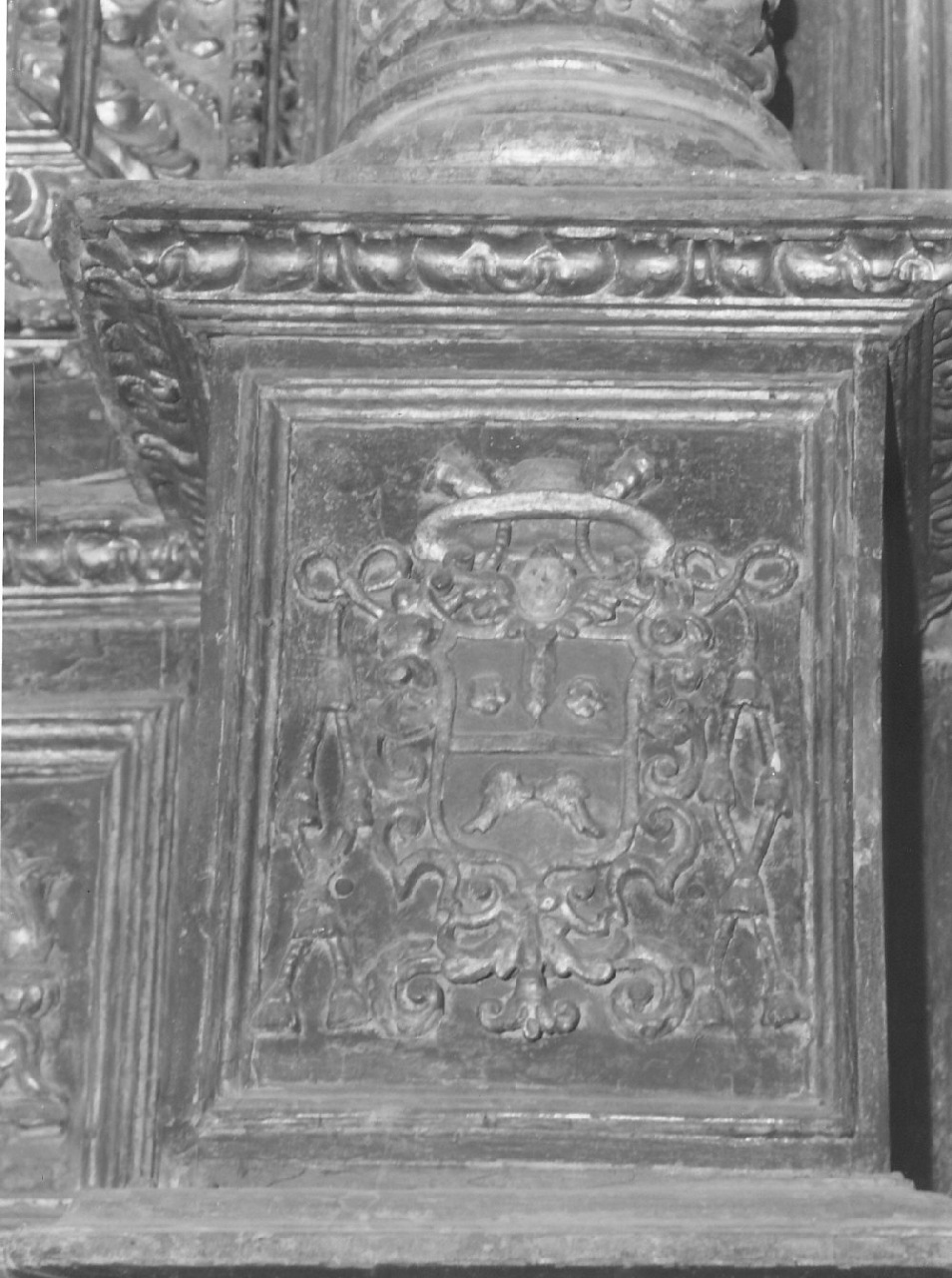 stemma (decorazione plastica, elemento d'insieme) - bottega Italia meridionale (sec. XVII)
