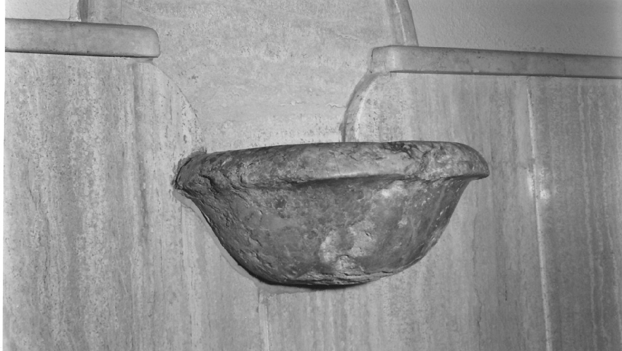 acquasantiera pensile, opera isolata - bottega calabrese (sec. XVIII)