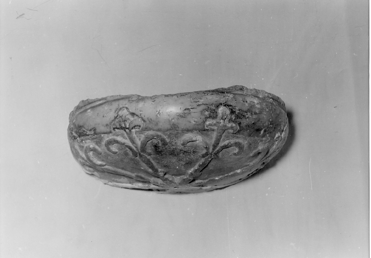 acquasantiera pensile, opera isolata - bottega calabrese (fine/inizio secc. XVIII/ XIX)