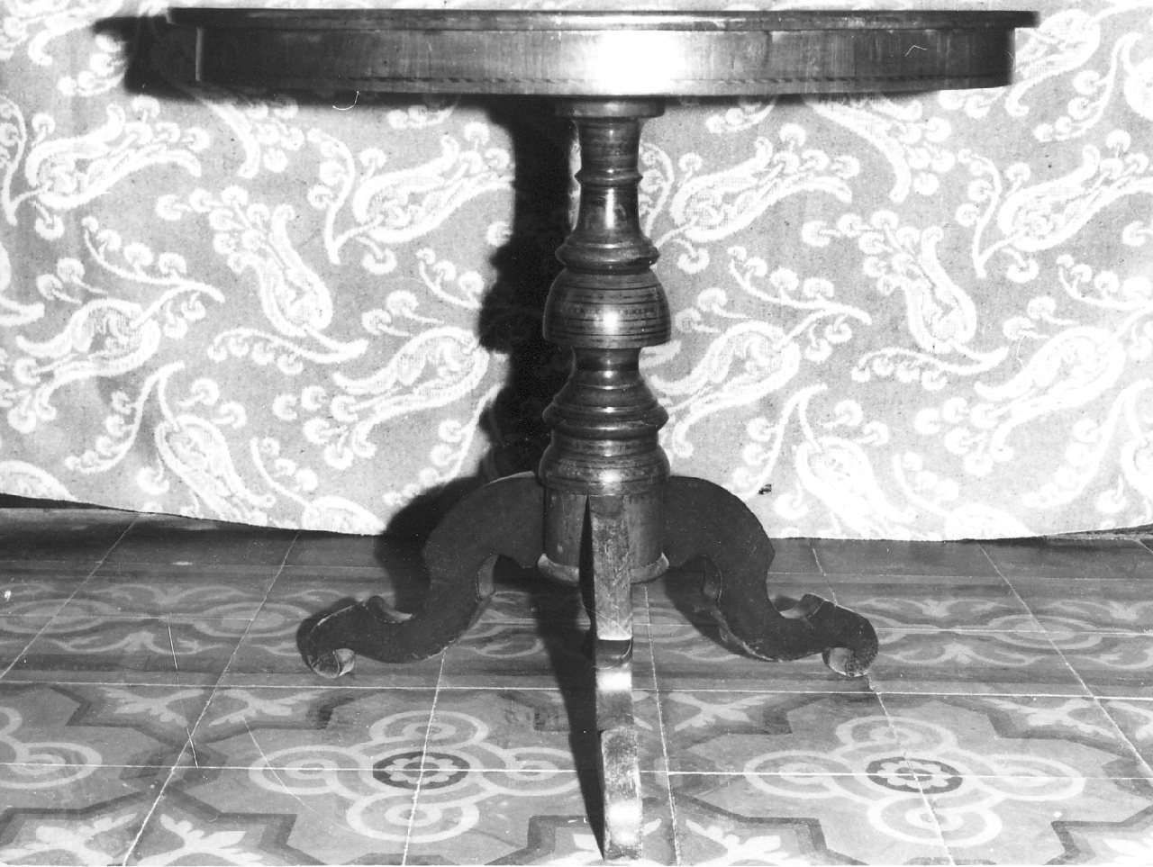 tavolo da centro - bottega Italia meridionale (seconda metà sec. XIX)