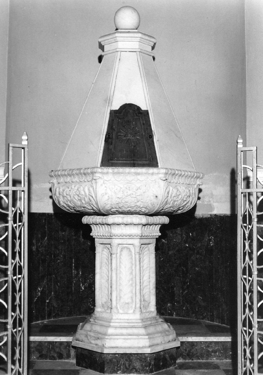 fonte battesimale - a fusto, opera isolata - bottega Italia meridionale (sec. XIX)