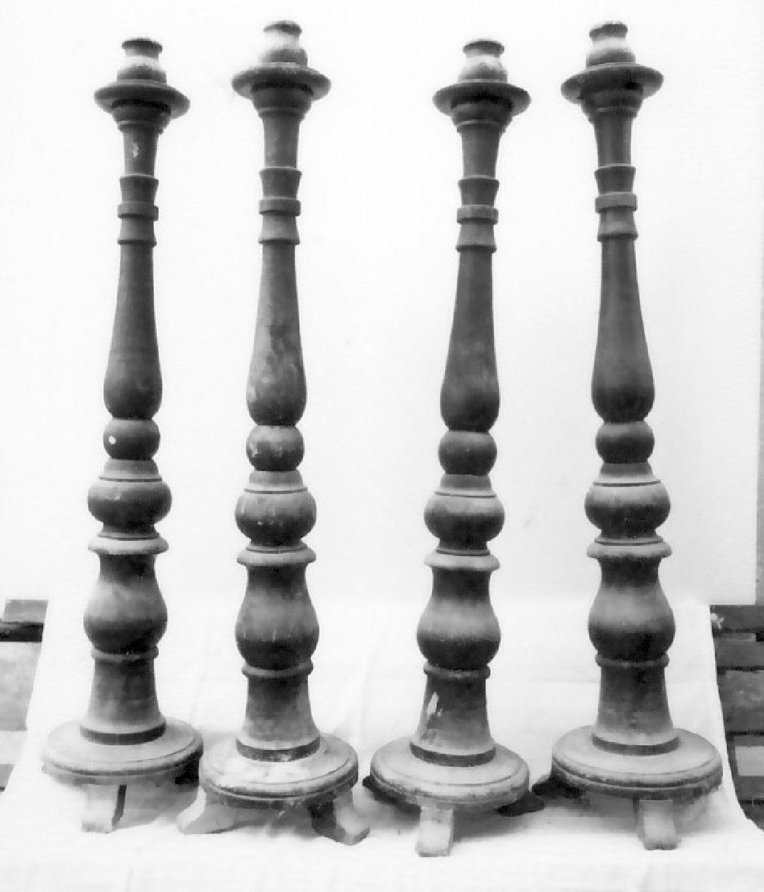 candeliere, serie - bottega Italia meridionale (sec. XIX)