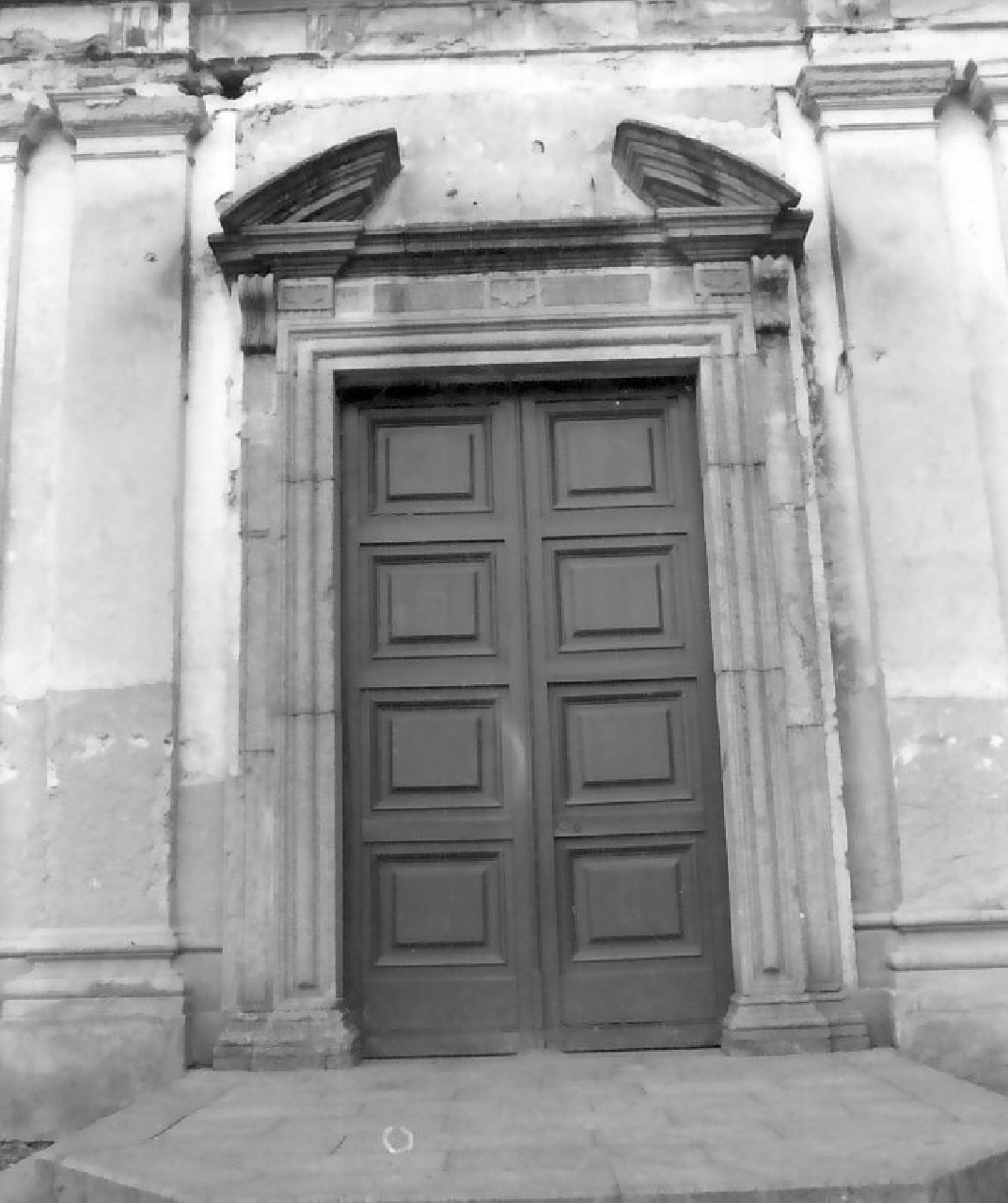 portale architravato - bottega calabrese (fine/inizio secc. XVIII/ XIX)