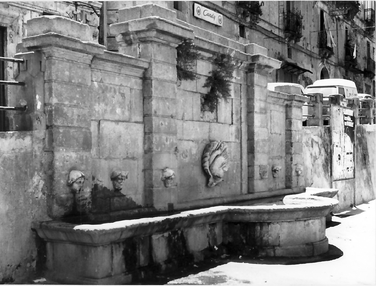 fontana, complesso decorativo - bottega calabrese (fine, seconda metà sec. XVIII, sec. XIX)