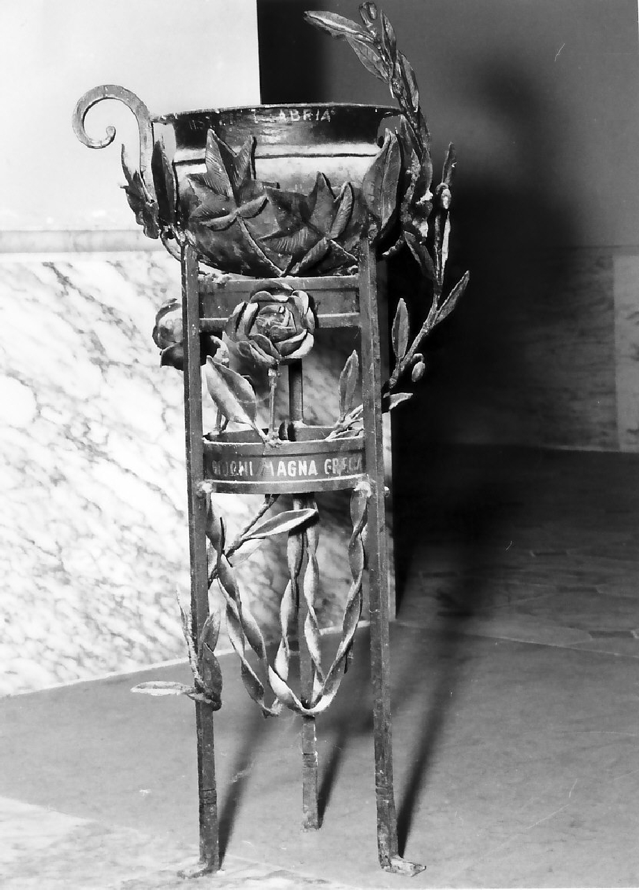 tripode, opera isolata di Papandrea Vincenzo (sec. XVIII)