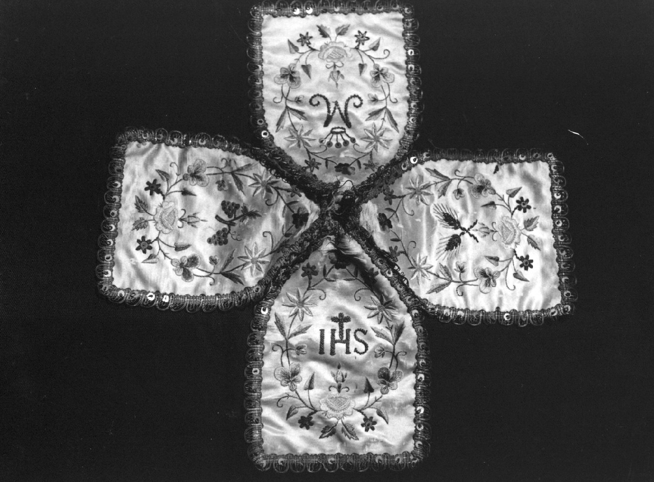 conopeo di pisside, opera isolata - manifattura Italia meridionale (sec. XIX)