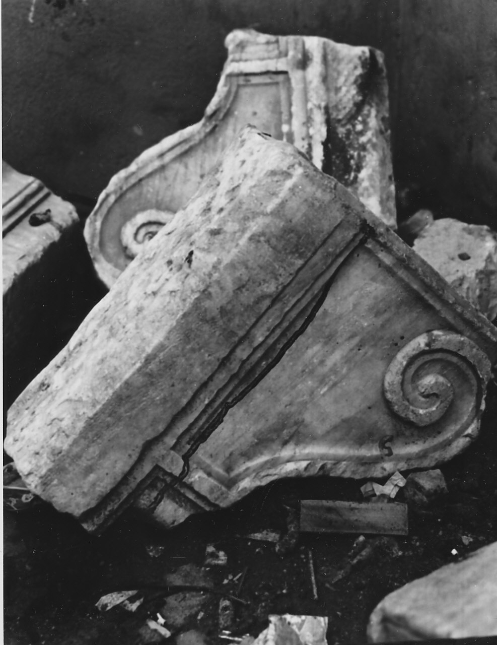 mensola - a voluta, coppia - bottega Italia meridionale (sec. XIX)