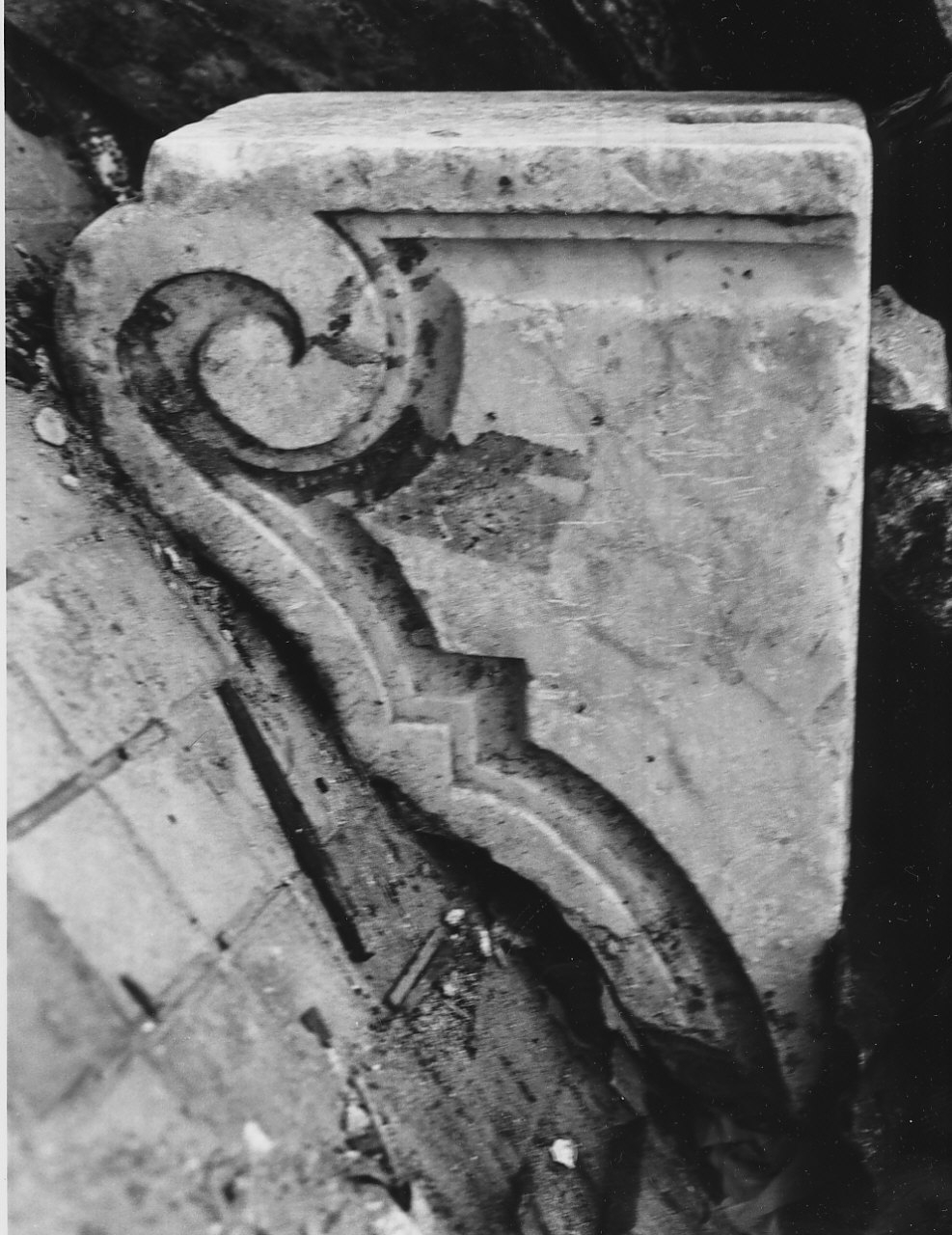 mensola - a voluta, coppia - bottega Italia meridionale (sec. XIX)