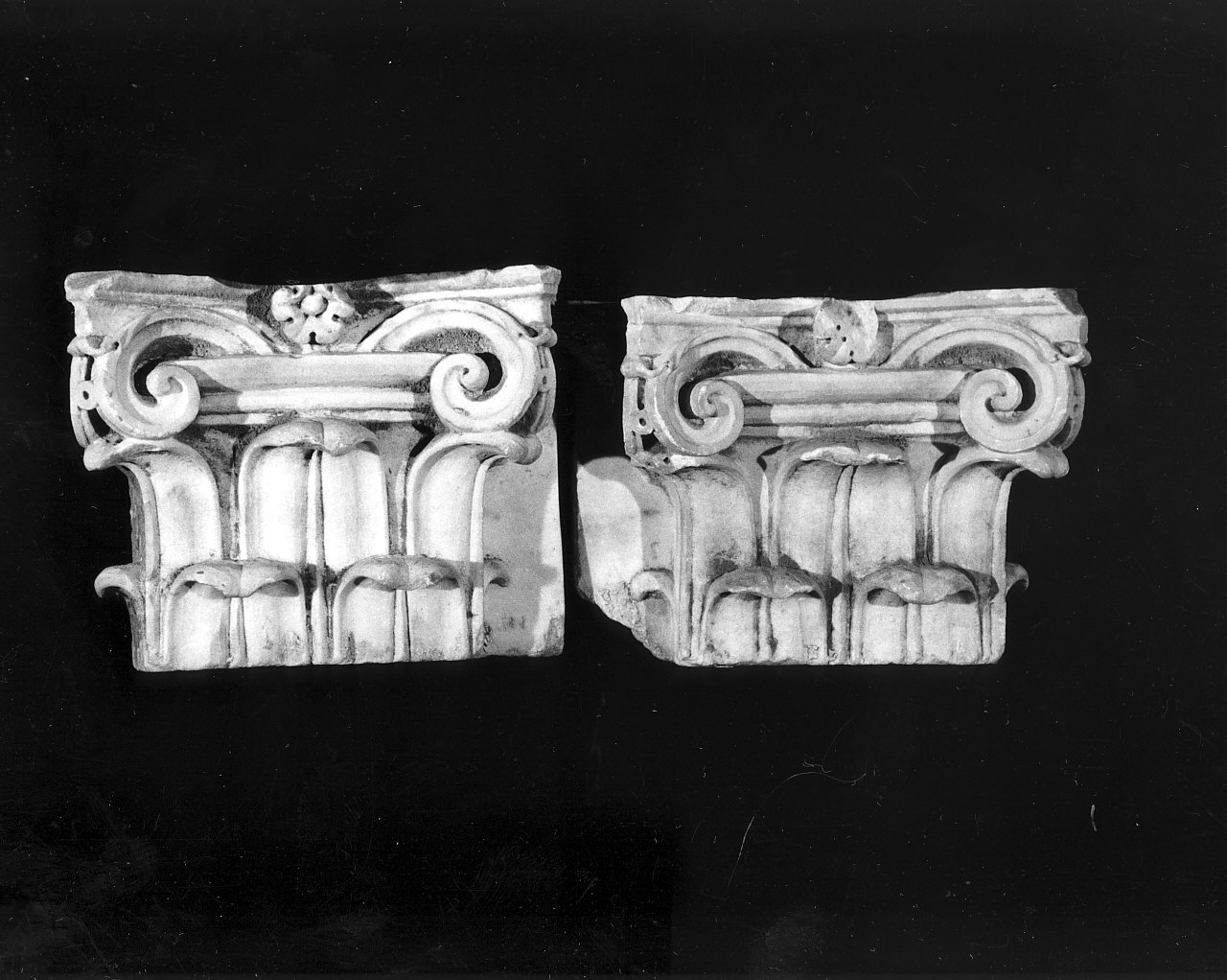 capitello di lesena, coppia - bottega Italia meridionale (fine/inizio secc. XVIII/ XIX)