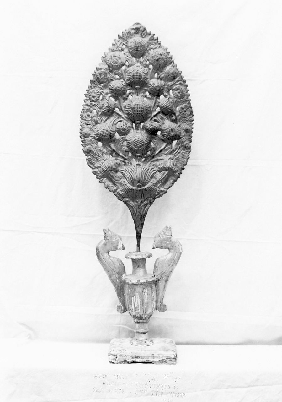 vaso d'altare con composizione floreale, opera isolata - bottega calabrese (sec. XIX)