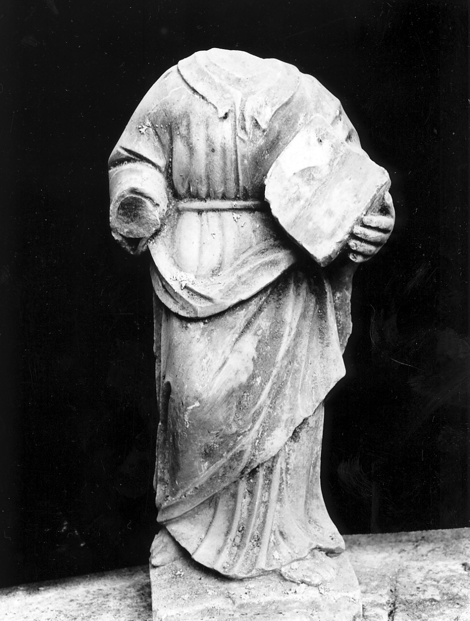 figura maschile (statua, frammento) - bottega Italia meridionale (sec. XVI)