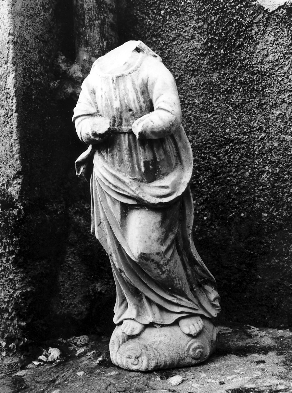 figura maschile (statua, frammento) - bottega Italia meridionale (sec. XVI)