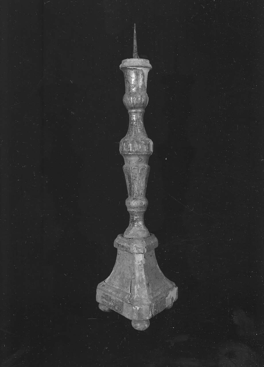 candeliere, opera isolata - bottega Italia meridionale (sec. XIX)