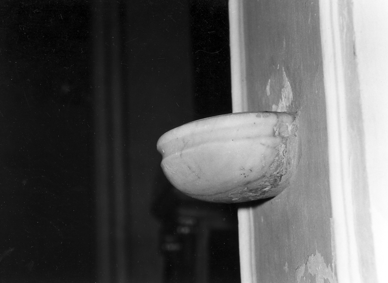 acquasantiera, opera isolata - bottega Italia meridionale (fine sec. XVIII)