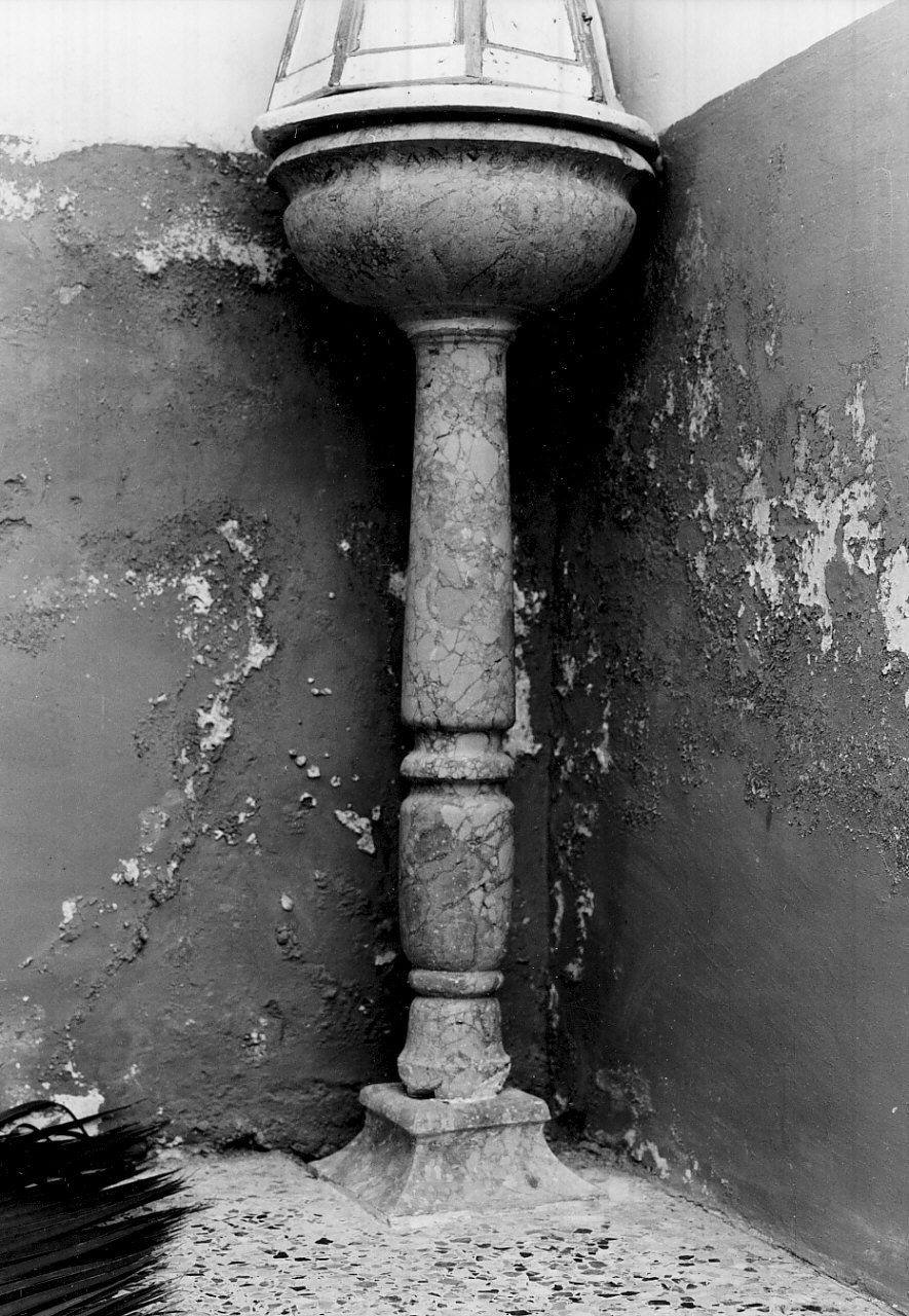 fonte battesimale - a fusto, opera isolata - bottega calabrese (sec. XVII)