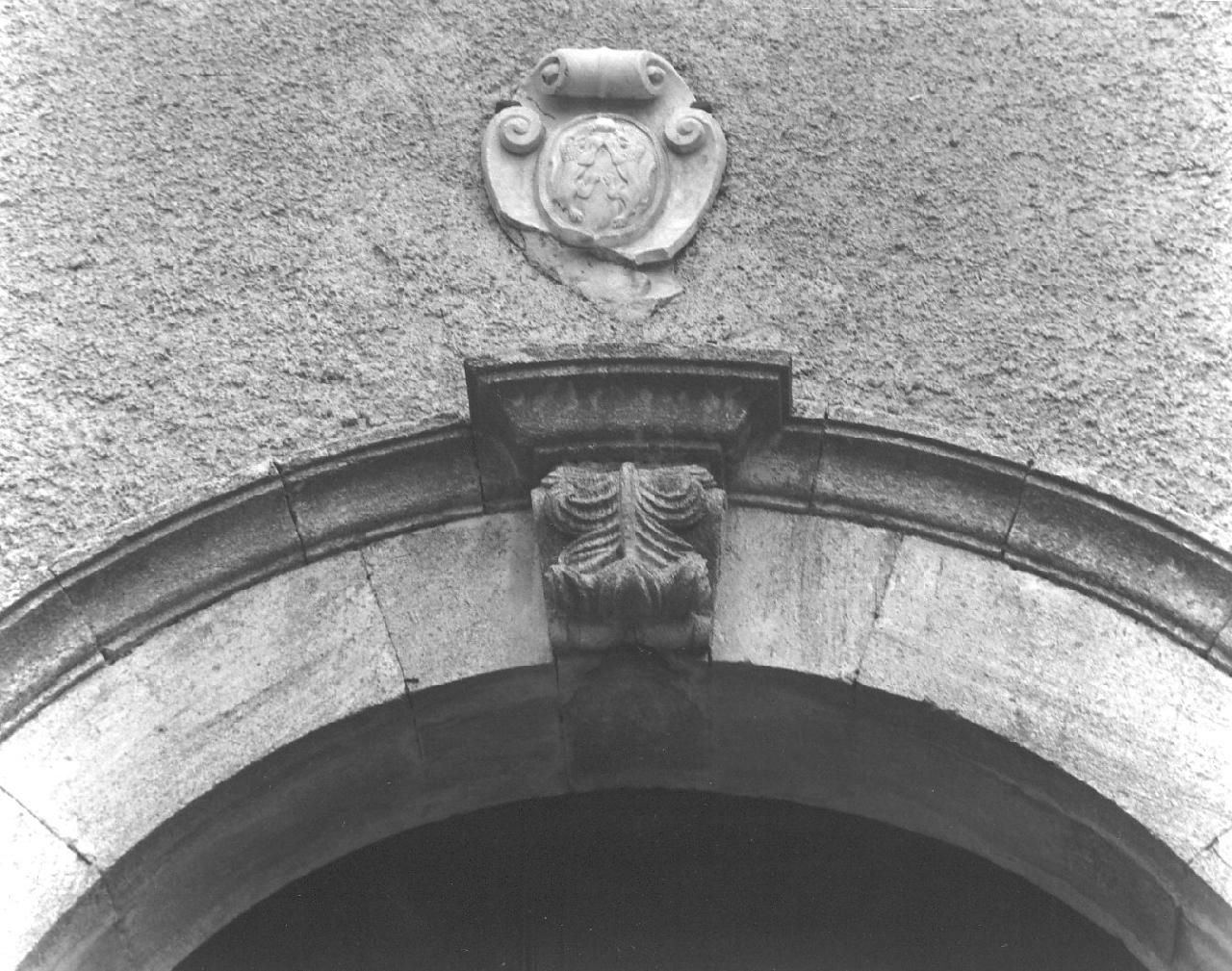 stemma gentilizio (decorazione plastica, opera isolata) - bottega calabrese (prima metà sec. XIX)