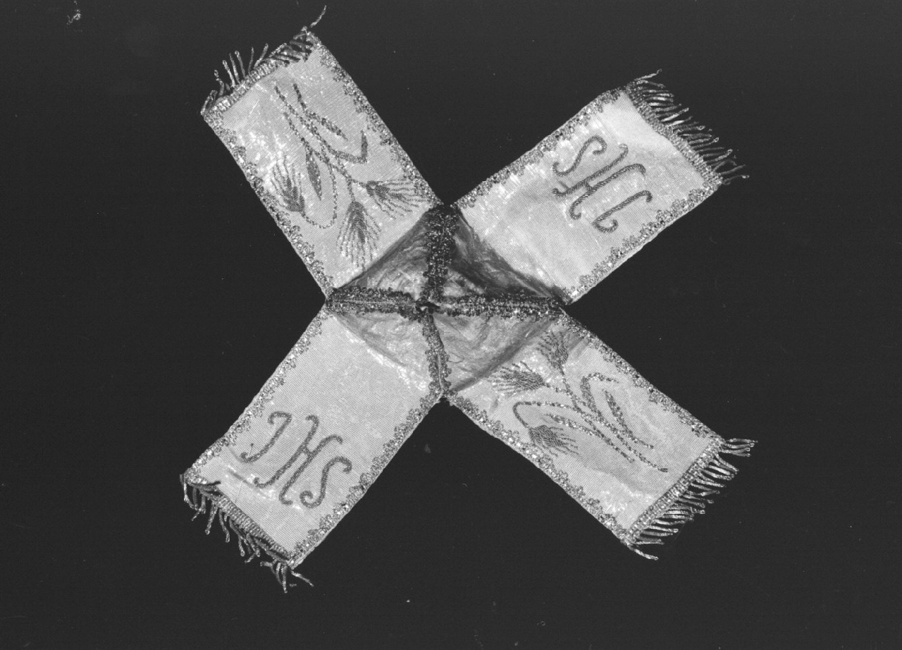 conopeo di pisside, opera isolata - manifattura calabrese (fine sec. XIX)