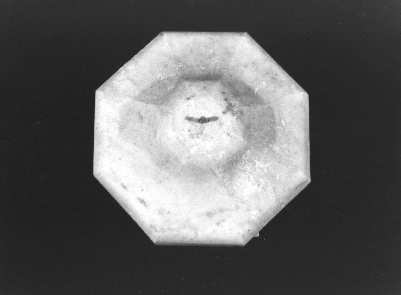 base, frammento - bottega Italia meridionale (sec. XVIII)