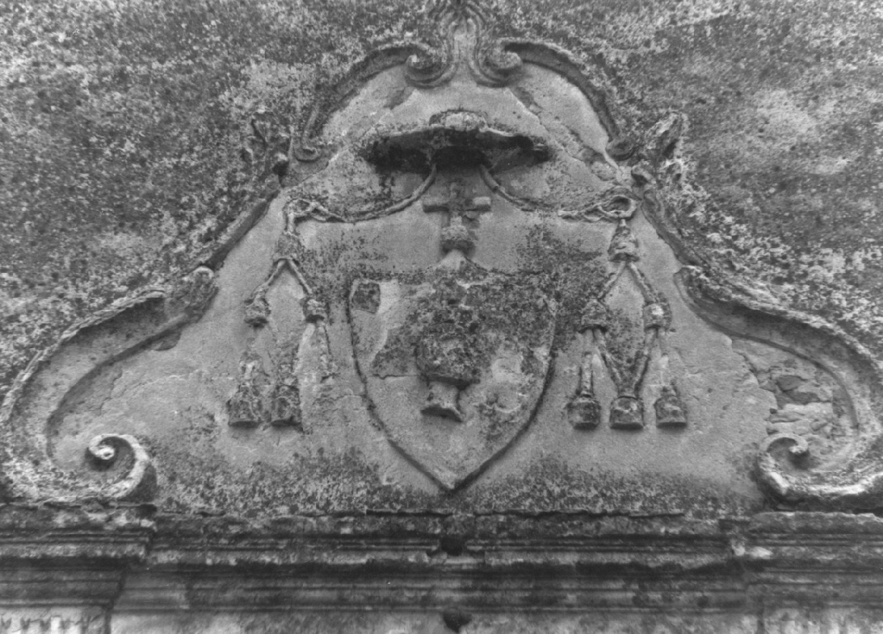 stemma vescovile (decorazione plastico-architettonica, opera isolata) - bottega Italia meridionale (sec. XIX)
