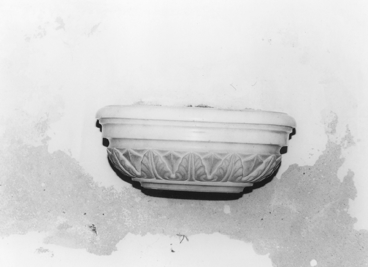 acquasantiera pensile, serie - bottega Italia meridionale (fine/inizio secc. XVIII/ XIX)