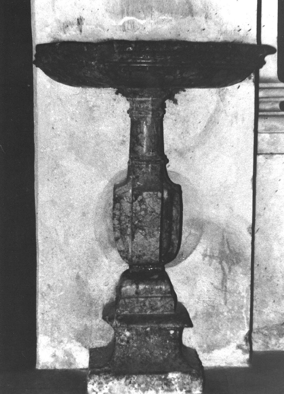 acquasantiera - a fusto, opera isolata - bottega Italia meridionale (fine/inizio secc. XVIII/ XIX)