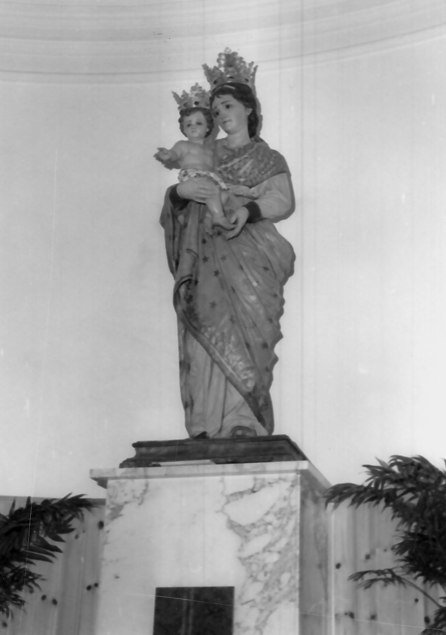 Madonna con Bambino (statua, opera isolata) - bottega spagnola (sec. XVIII)