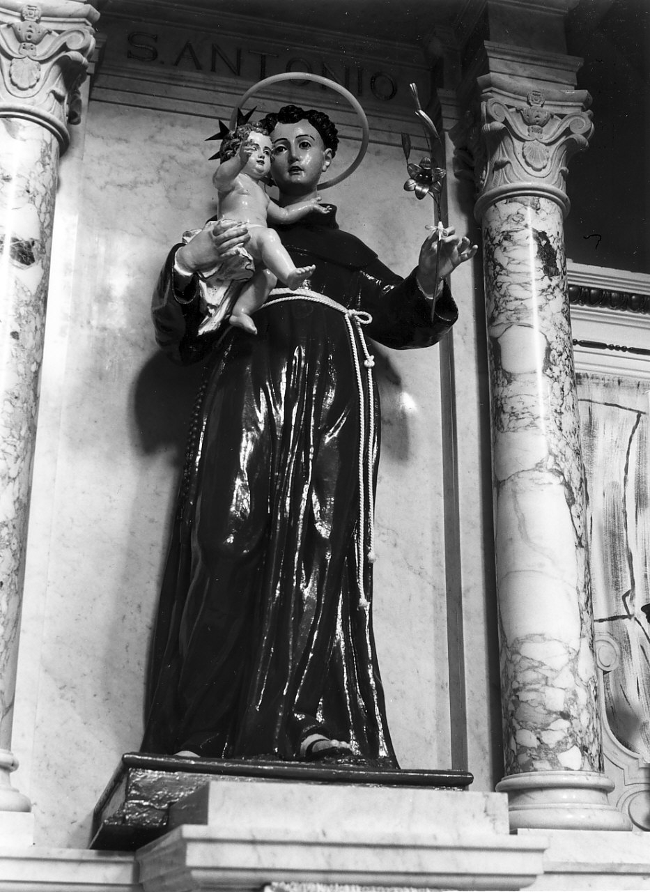 Sant'Antonio da Padova con il bambino (statua, opera isolata) - bottega Italia meridionale (sec. XIX)