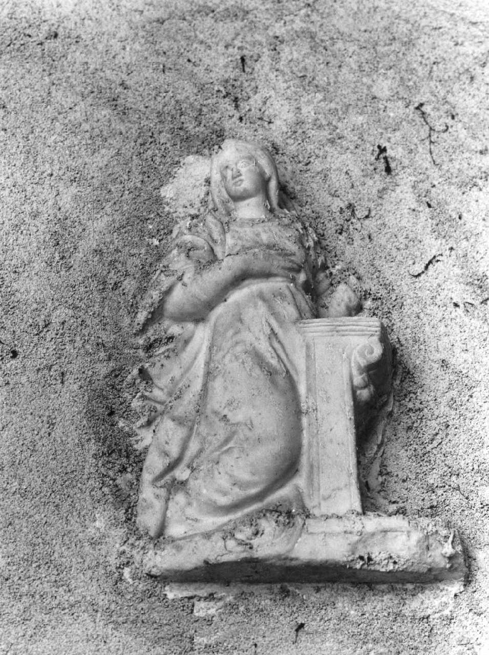 Madonna annunciata (rilievo, opera isolata) - bottega Italia meridionale (fine sec. XVI)