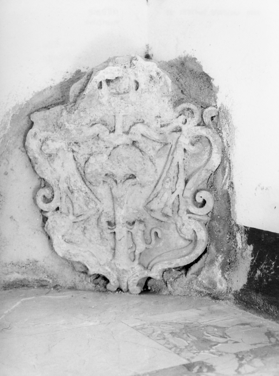 stemma vescovile (decorazione plastica) - bottega calabrese (sec. XIX)