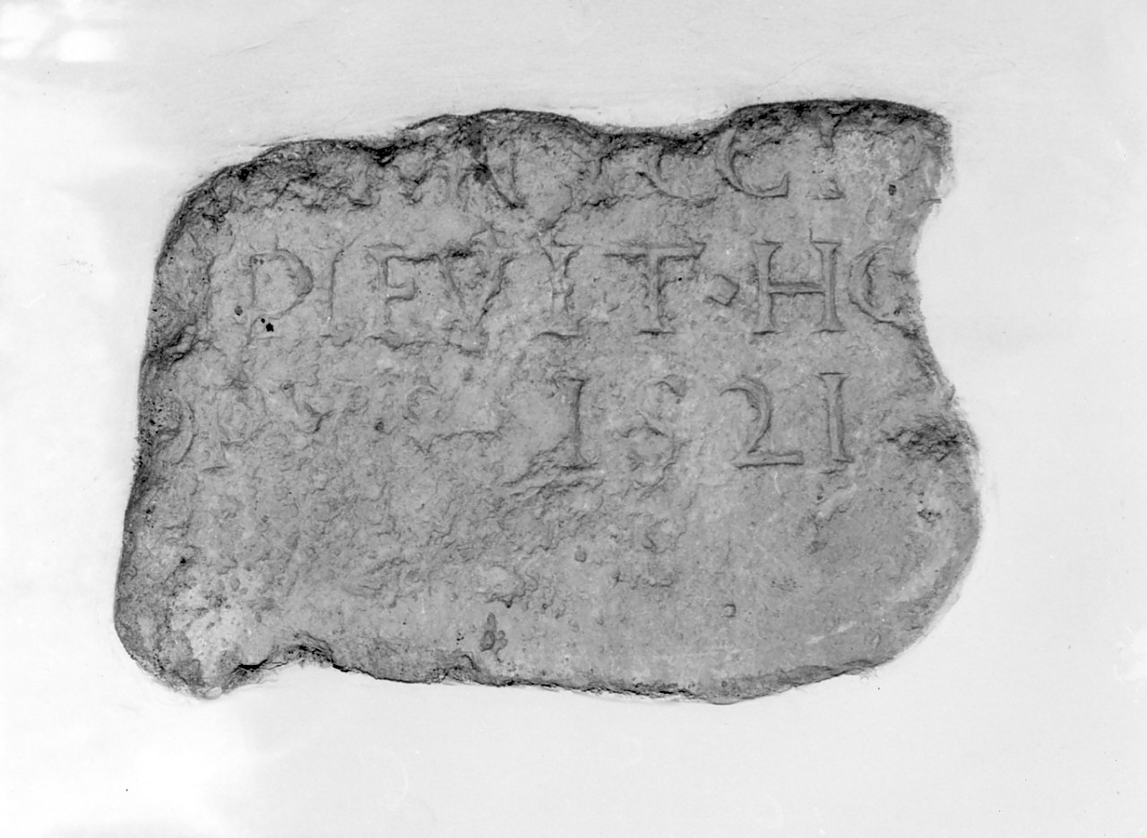 lapide, frammento - bottega calabrese (sec. XVI)