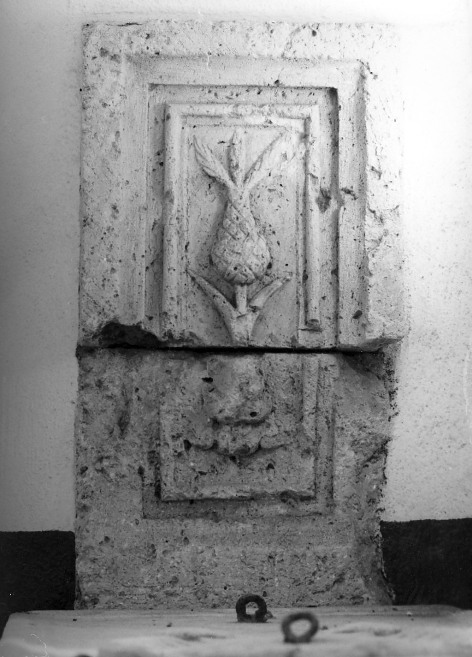 decorazione plastica, frammento - bottega calabrese (sec. XVI)