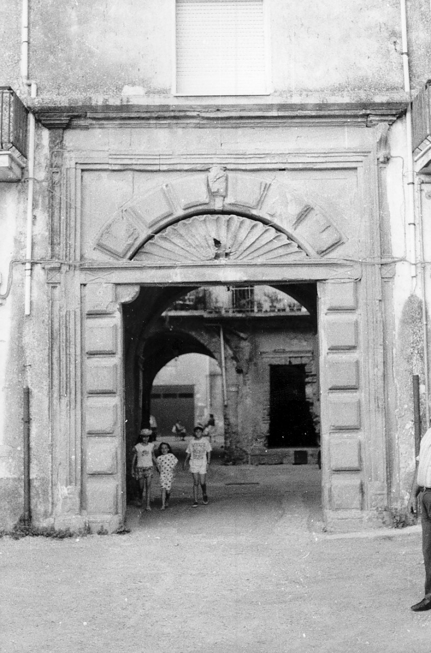 portale, opera isolata - bottega calabrese (prima metà sec. XVII)