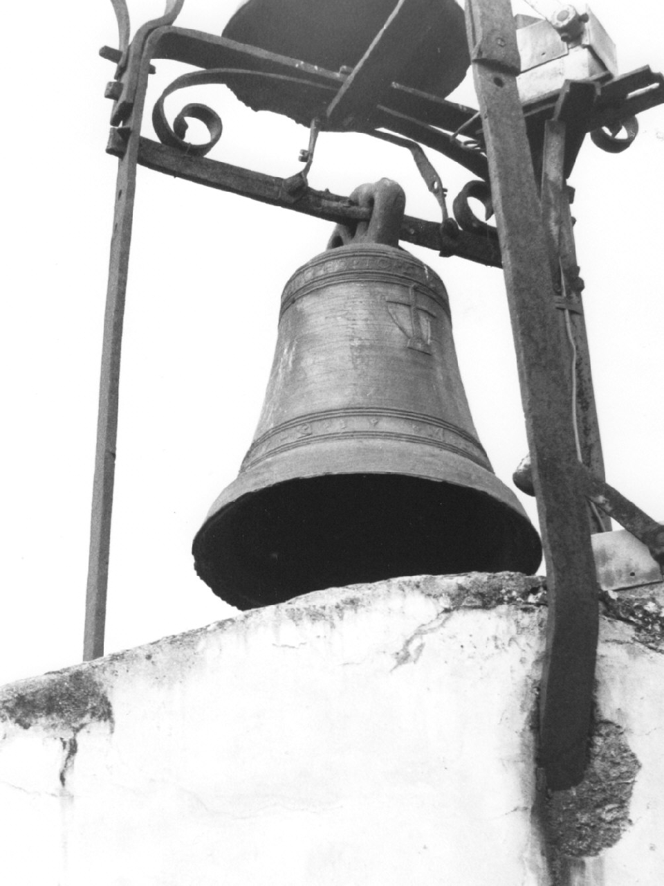 campana, opera isolata - bottega Italia meridionale (sec. XVI)