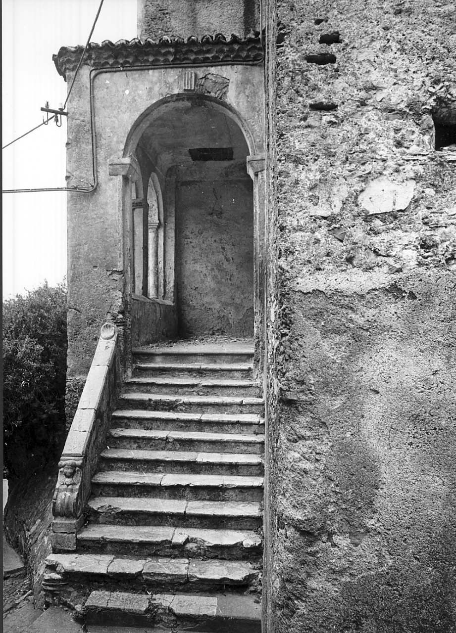 scala, opera isolata - bottega Italia meridionale (sec. XVII)