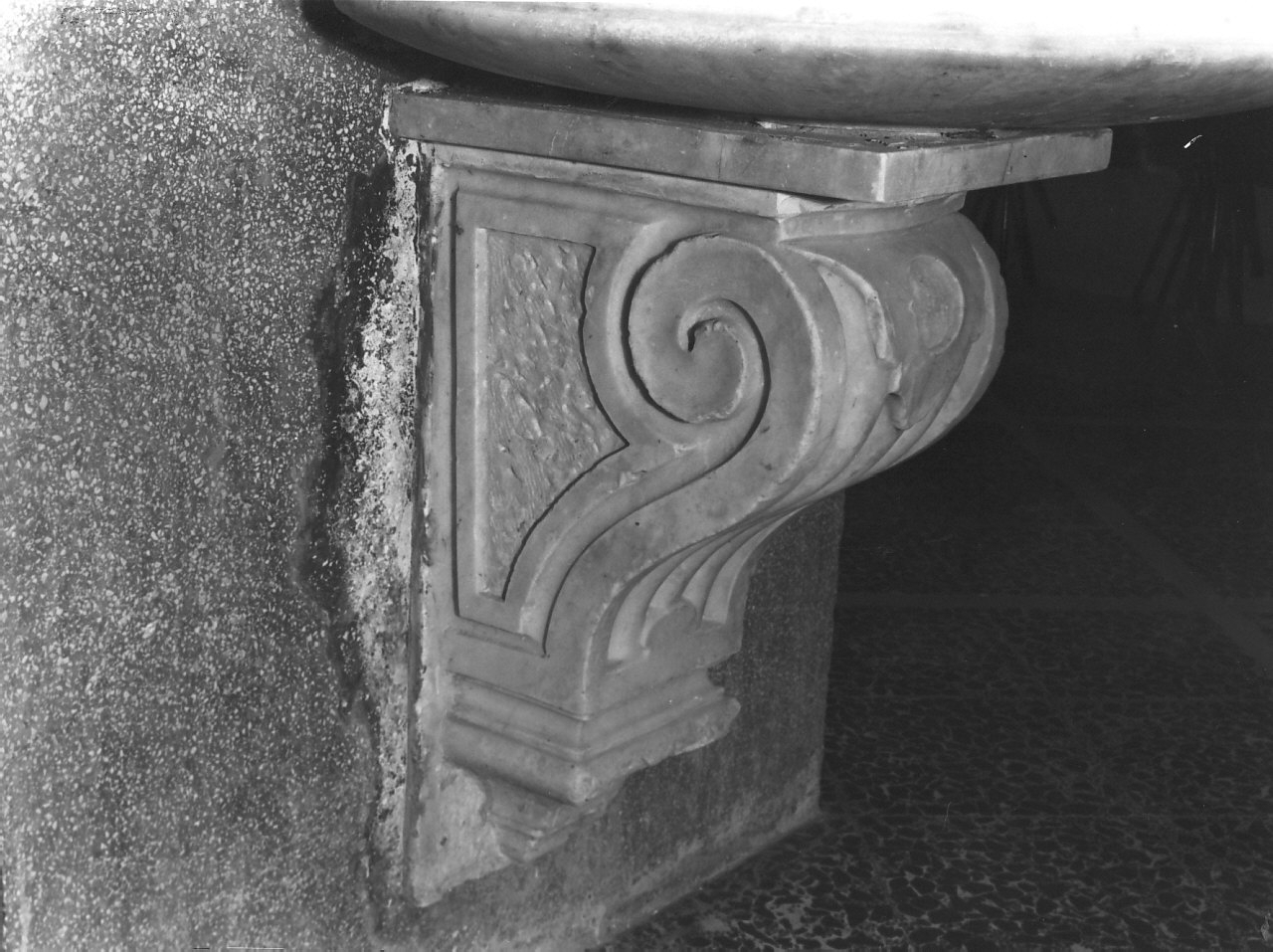 mensola, frammento - bottega Italia meridionale (fine/inizio secc. XVII/ XVIII)