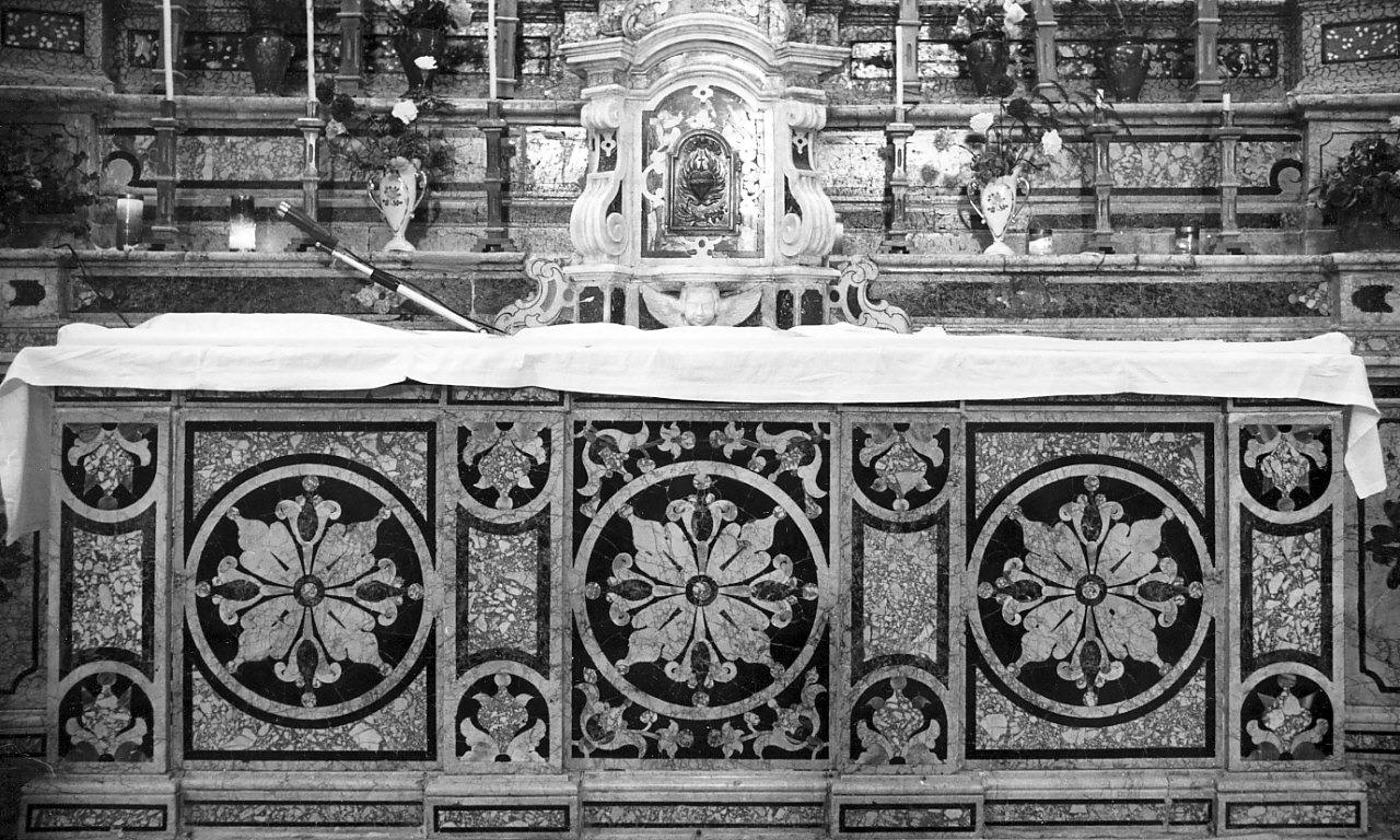 altare maggiore, complesso decorativo - bottega Italia meridionale (fine/inizio secc. XVIII/ XIX)