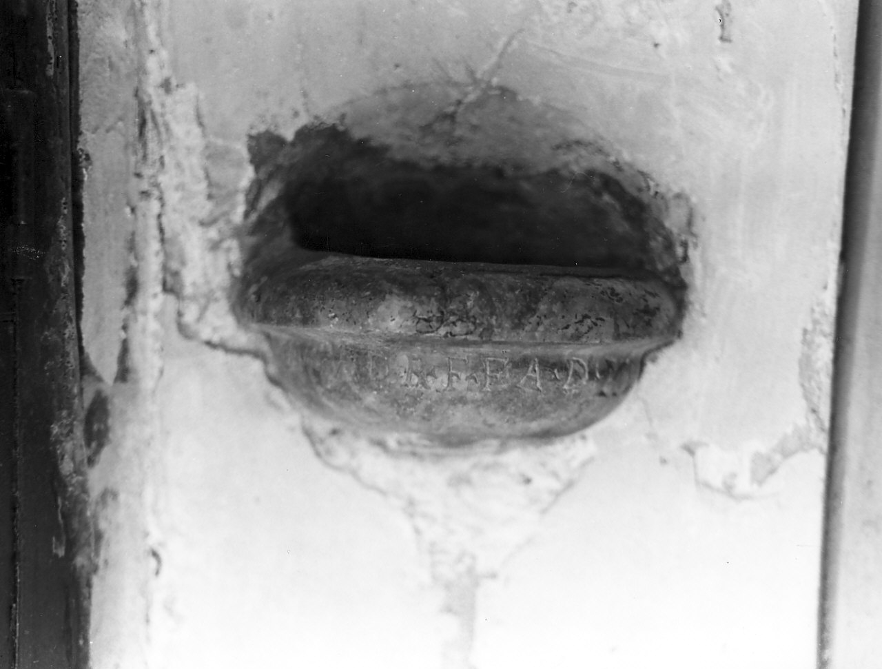 acquasantiera - bottega calabrese (sec. XVII)