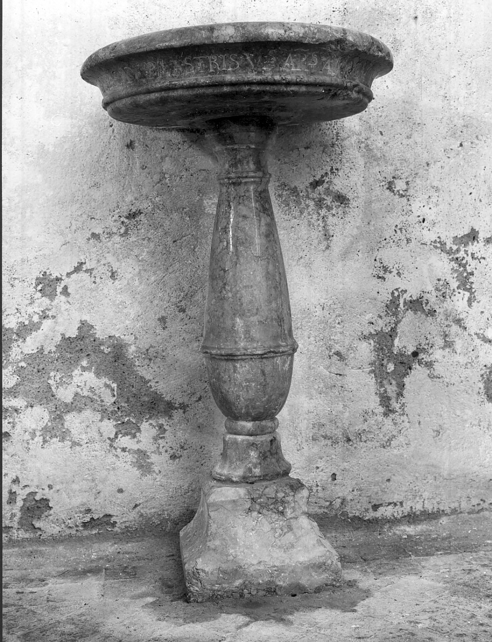 acquasantiera, opera isolata - bottega calabrese (sec. XVII)