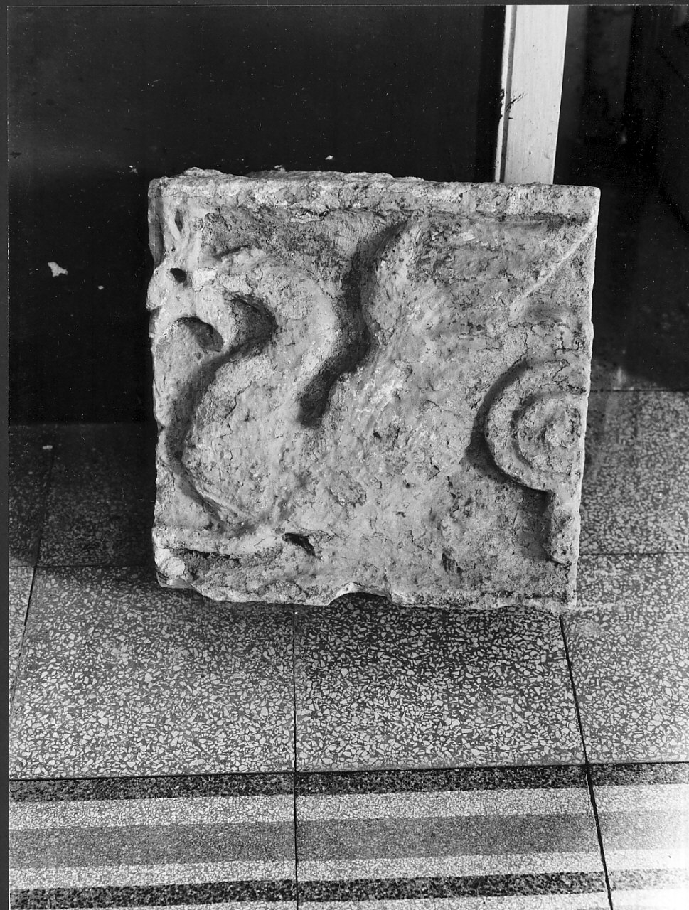 grifone (decorazione plastica, opera isolata) - bottega bizantina (fine/inizio secc. XII/ XIII)