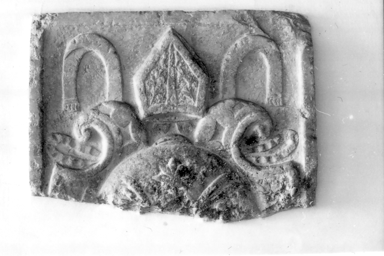 lastra tombale, frammento - bottega calabrese (sec. XVII)