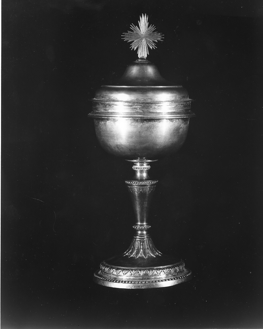 pisside, opera isolata - bottega Italia meridionale (fine/inizio secc. XVIII/ XIX)